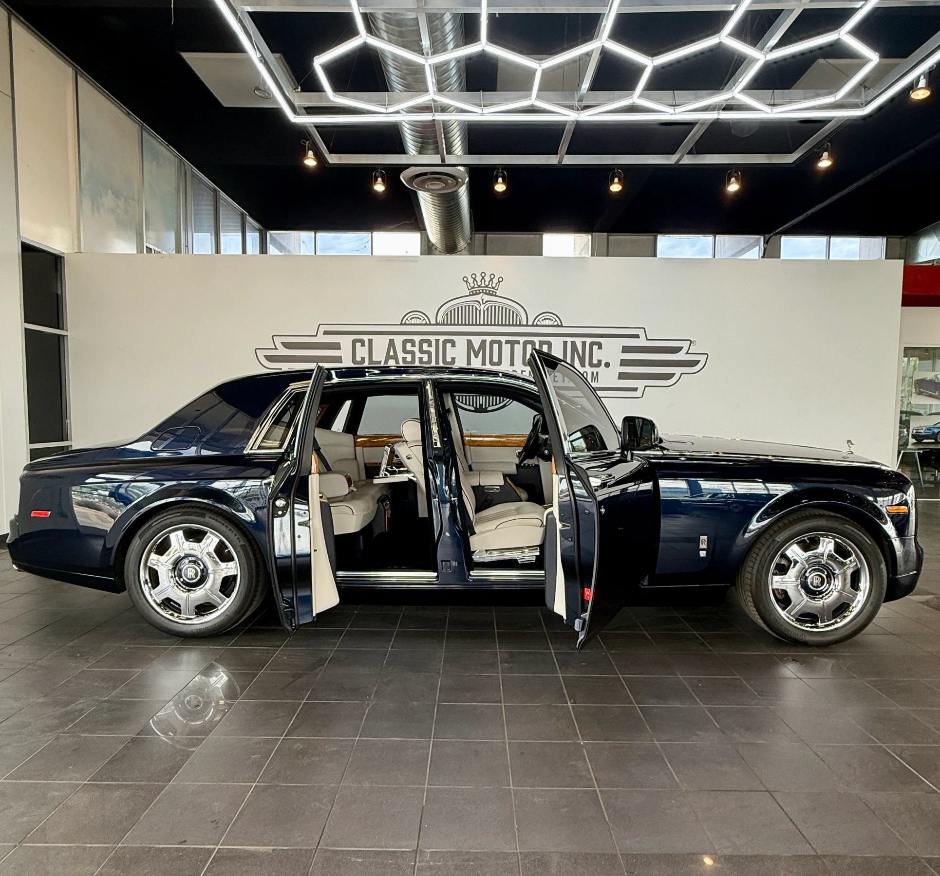 Used 2009 Rolls-Royce Phantom Sedan RWD image 12