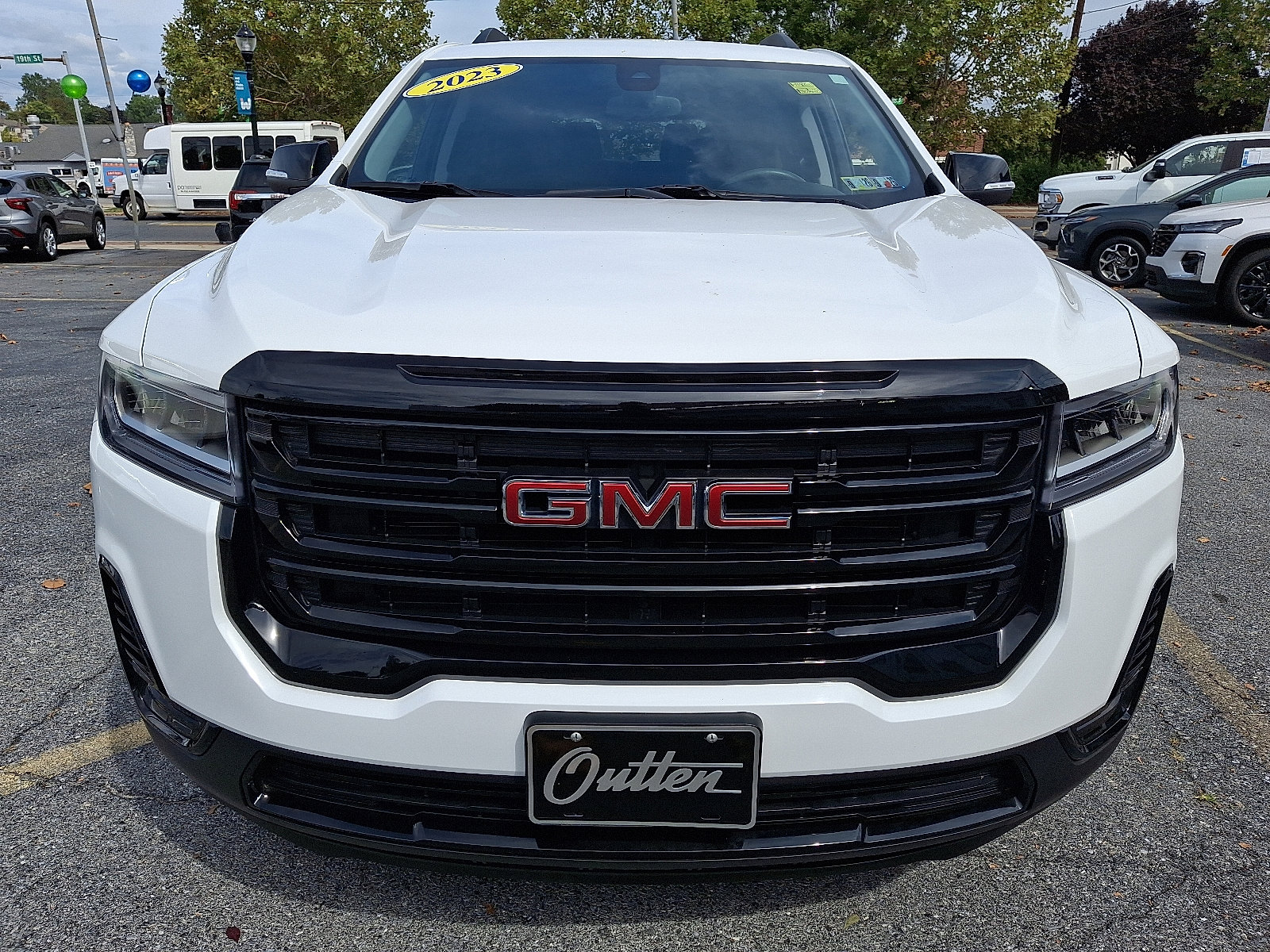 Used 2023 GMC Acadia SLE w/ Driver Convenience Package image 8