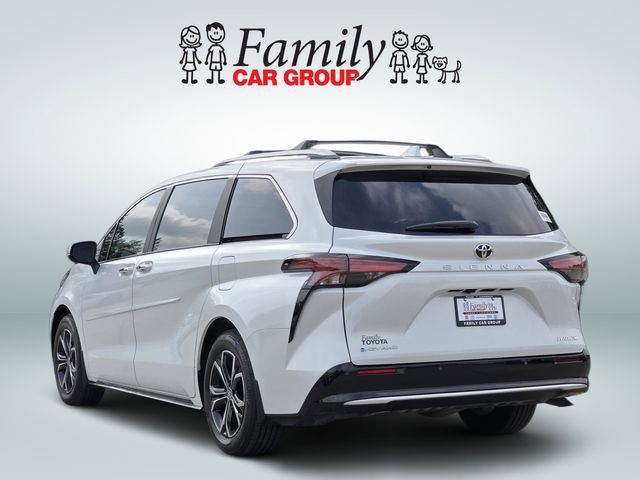 Used 2026 Toyota Sienna Platinum image 3