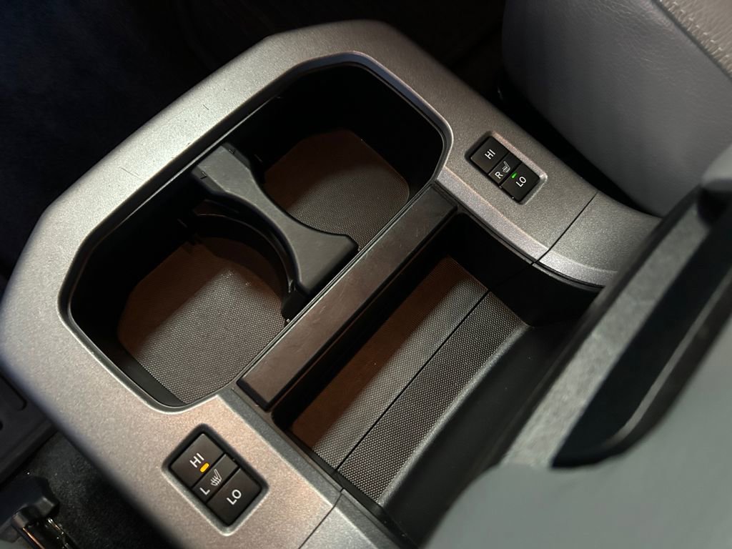 Used 2016 Toyota Sequoia Platinum image 36