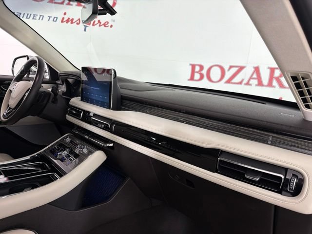 Certified 2021 Lincoln Aviator Black Label Grand Touring w/ Class IV Trailer Tow Package AWD/4WD image 17
