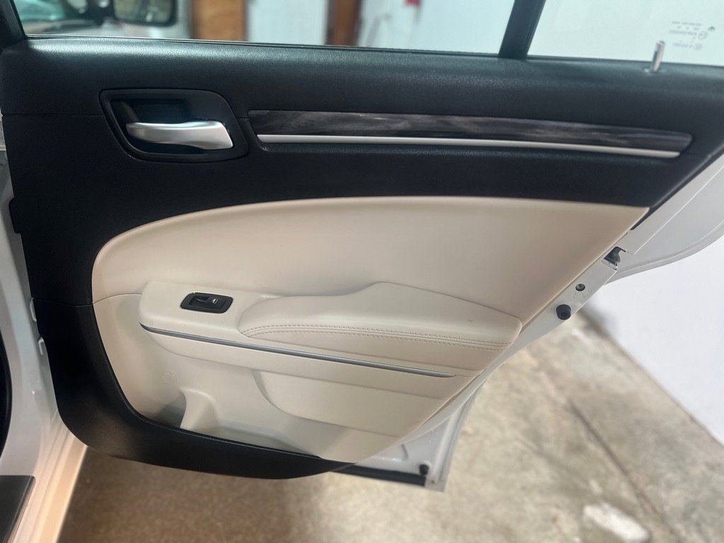 Used 2019 Chrysler 300 Touring L w/ Quick Order Package 22F image 26