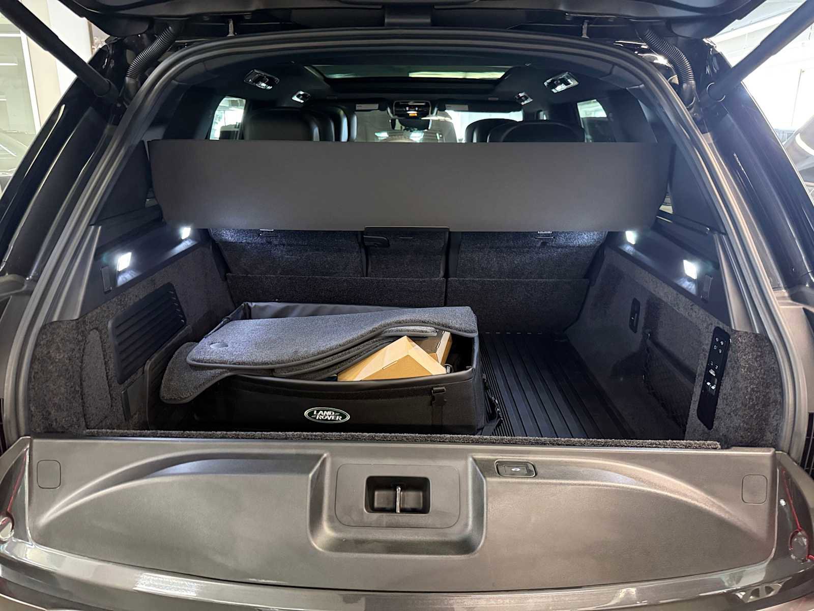 Certified 2025 Land Rover Range Rover Autobiography image 8