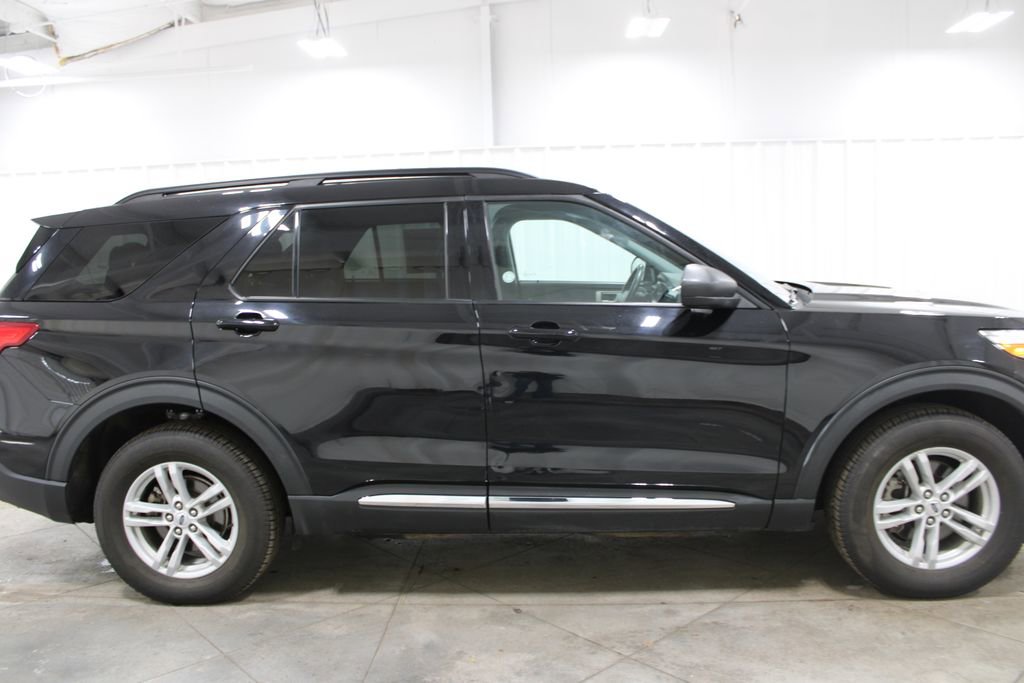 Used 2023 Ford Explorer XLT w/ Equipment Group 202A image 11
