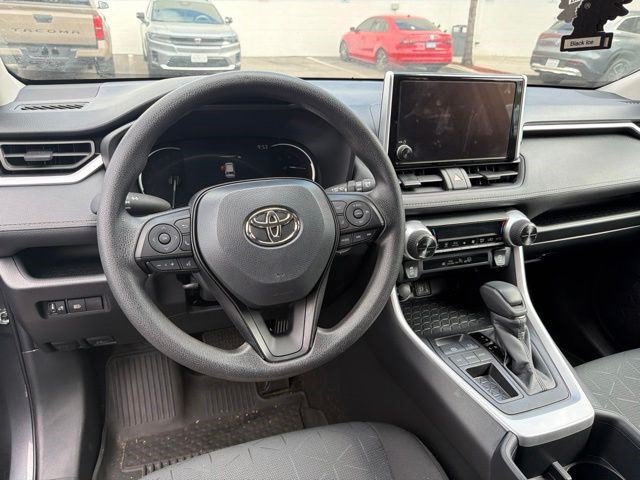 Used 2025 Toyota RAV4 XLE FWD image 19