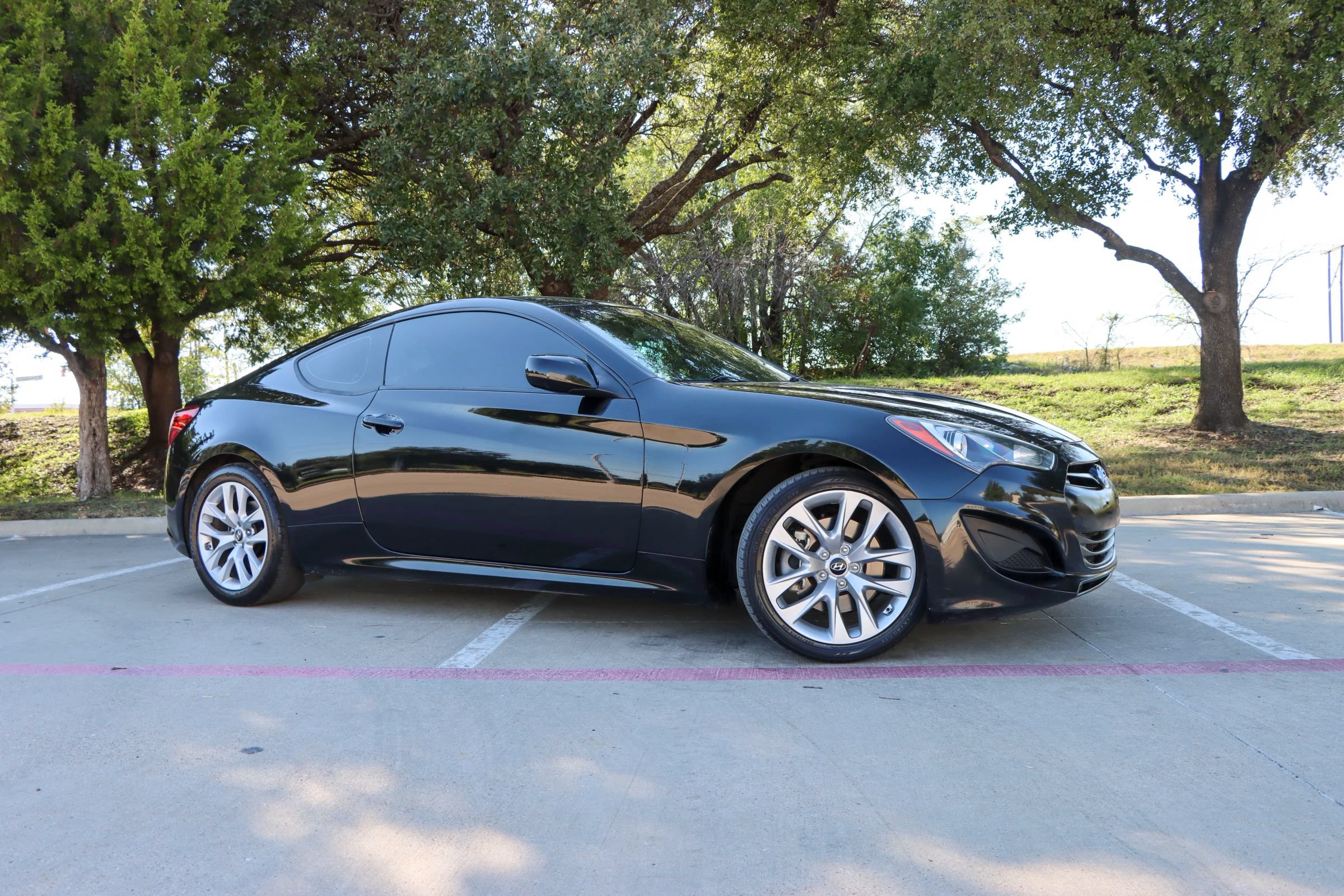 Used 2013 Hyundai Genesis 2.0T RWD image 1