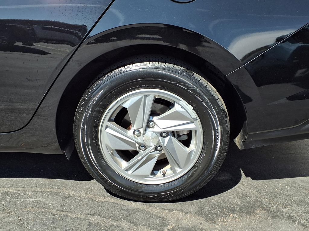 Used 2024 Hyundai Elantra SE FWD image 4