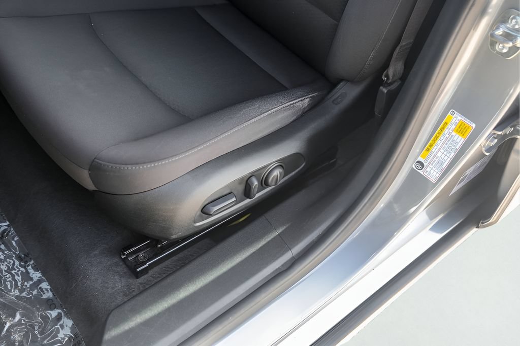 Used 2025 Chevrolet Malibu LT FWD image 11