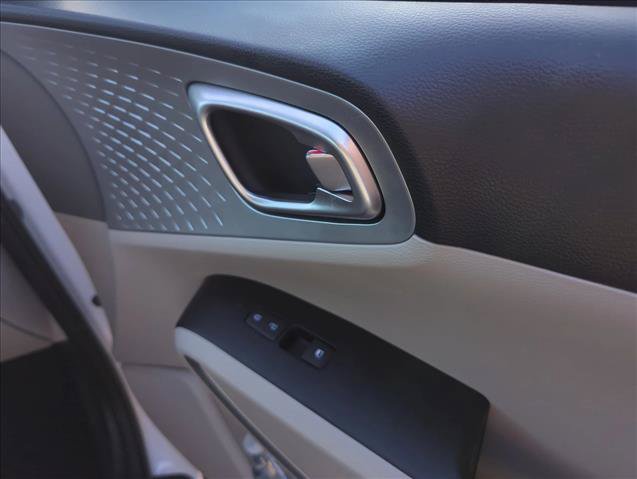 Used 2025 Kia Soul LX FWD image 29