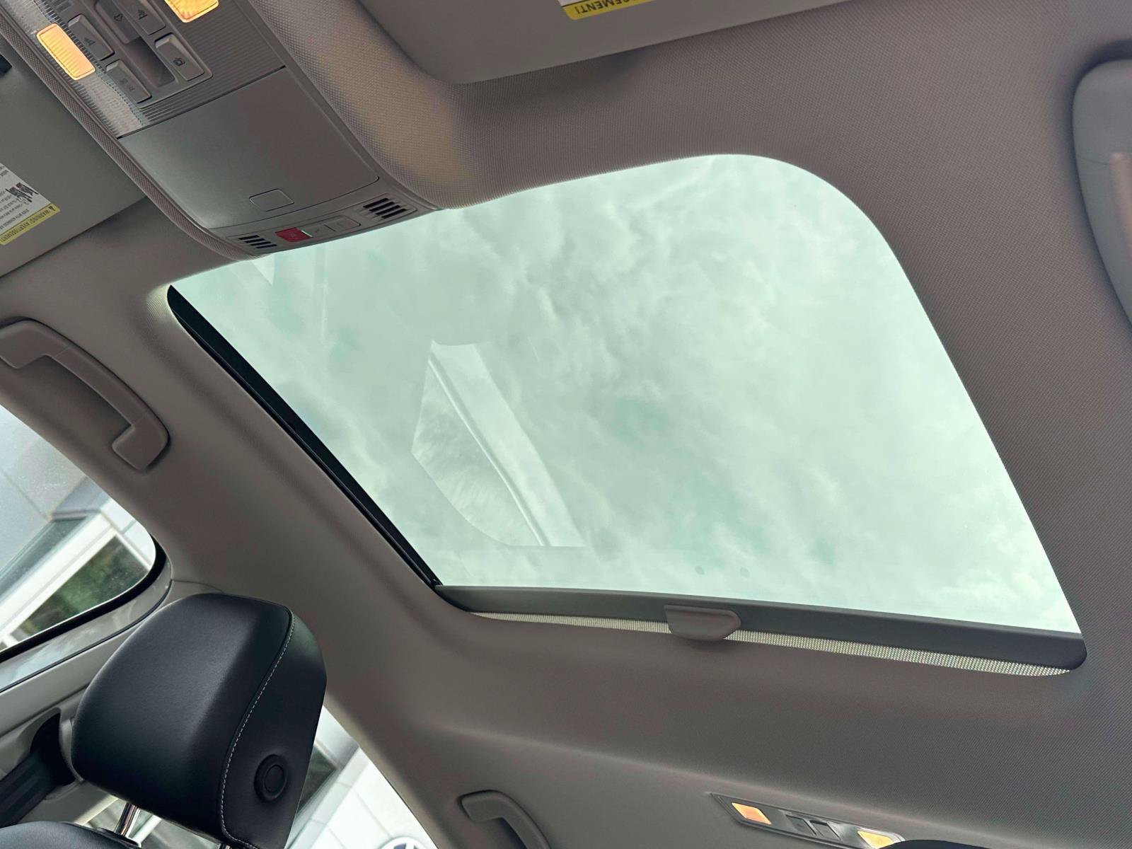 Used 2024 Volkswagen Jetta SE w/ Panoramic Sunroof Package FWD image 18