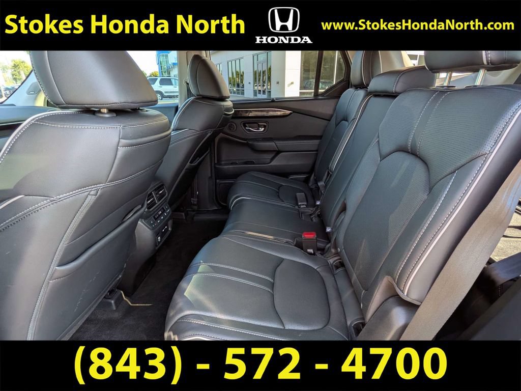 Used 2025 Honda Pilot Elite image 14