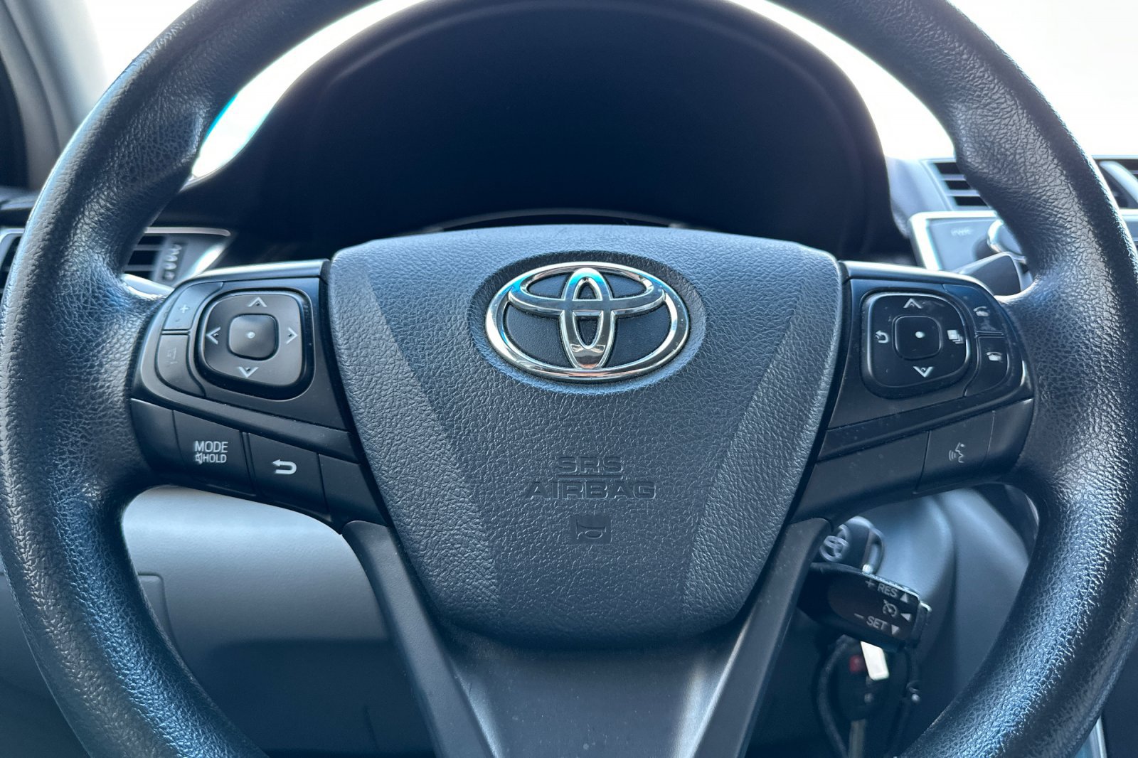 Used 2017 Toyota Camry LE FWD image 32