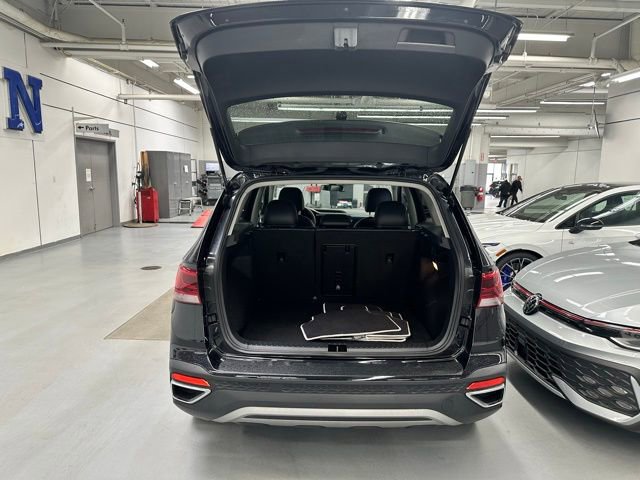 Certified 2023 Volkswagen Taos SE w/ Panoramic Sunroof Package image 13