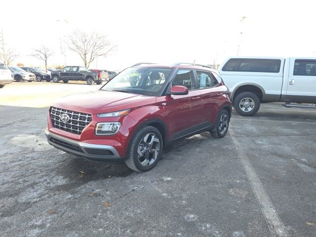 Used 2024 Hyundai Venue SEL image 2