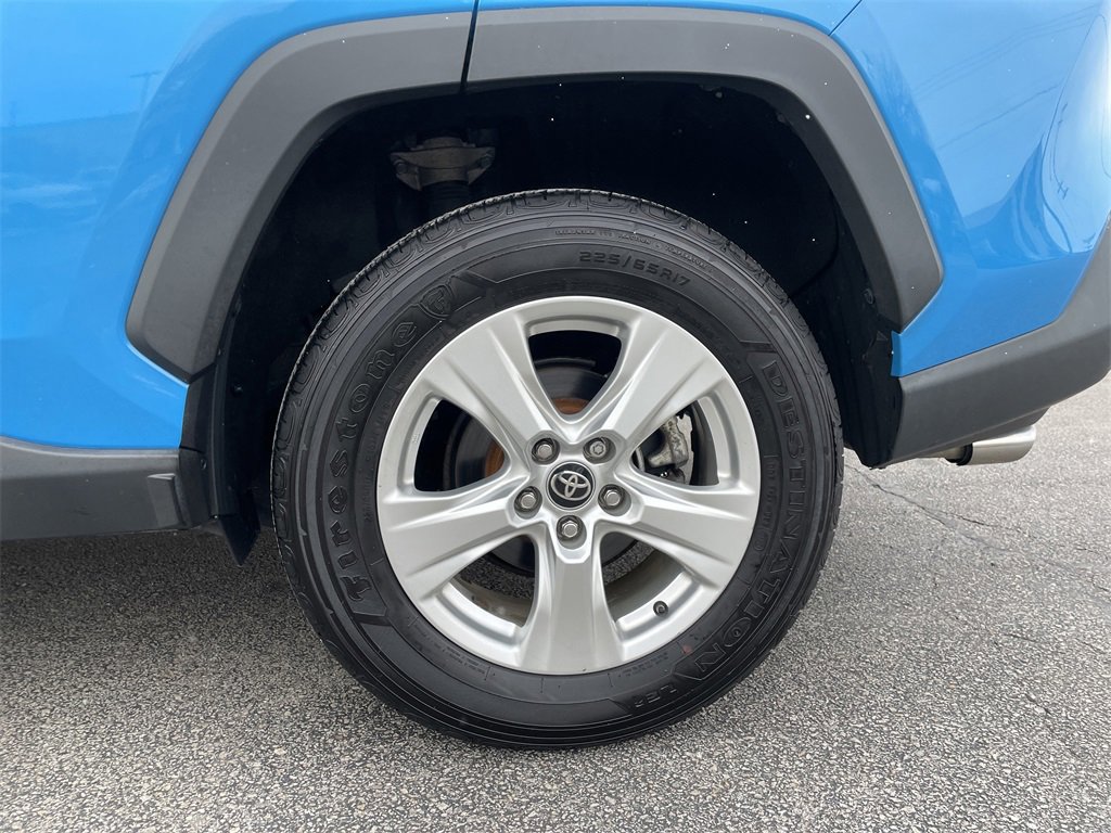 Used 2021 Toyota RAV4 XLE image 10