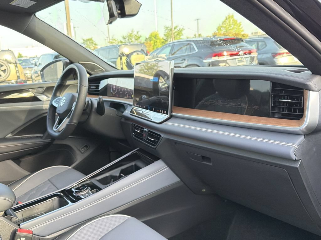 New 2026 Volkswagen Tiguan SEL R-Line AWD/4WD image 19