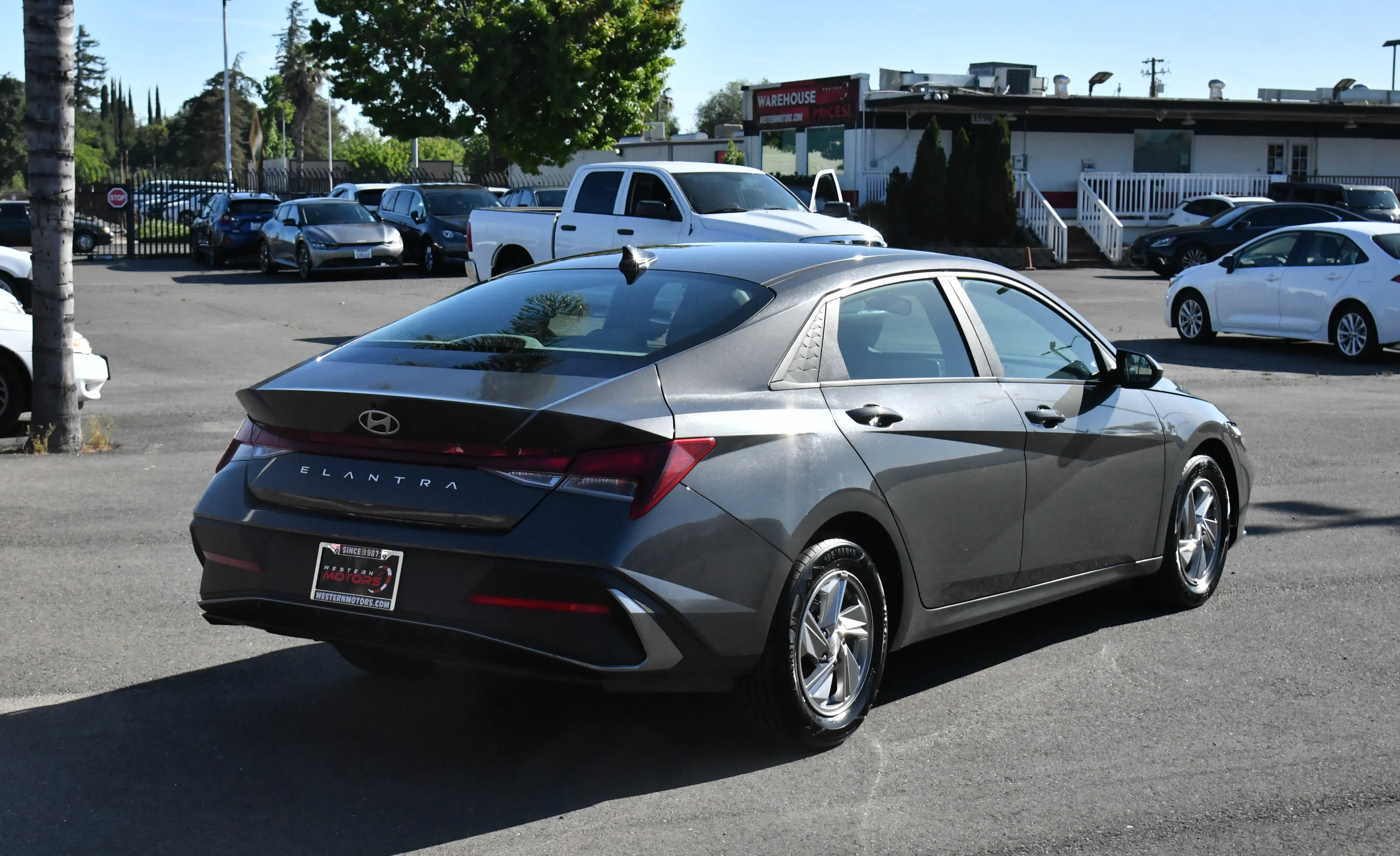 Used 2024 Hyundai Elantra SE FWD image 8