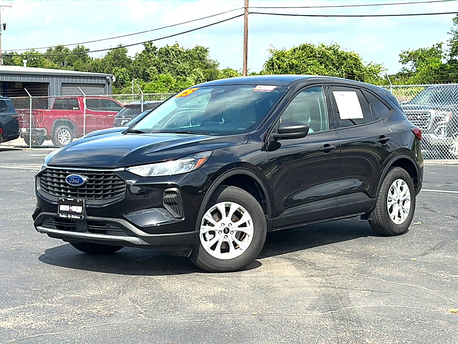 Used 2025 Ford Escape Active AWD/4WD image 2