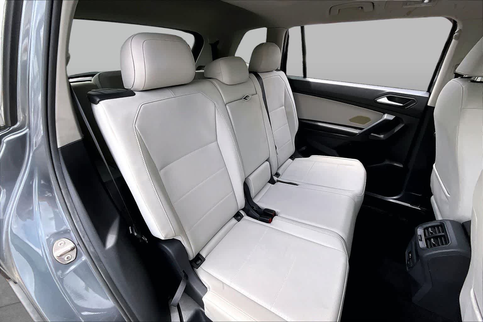 Used 2019 Volkswagen Tiguan SE w/ Panoramic Sunroof Package FWD image 17