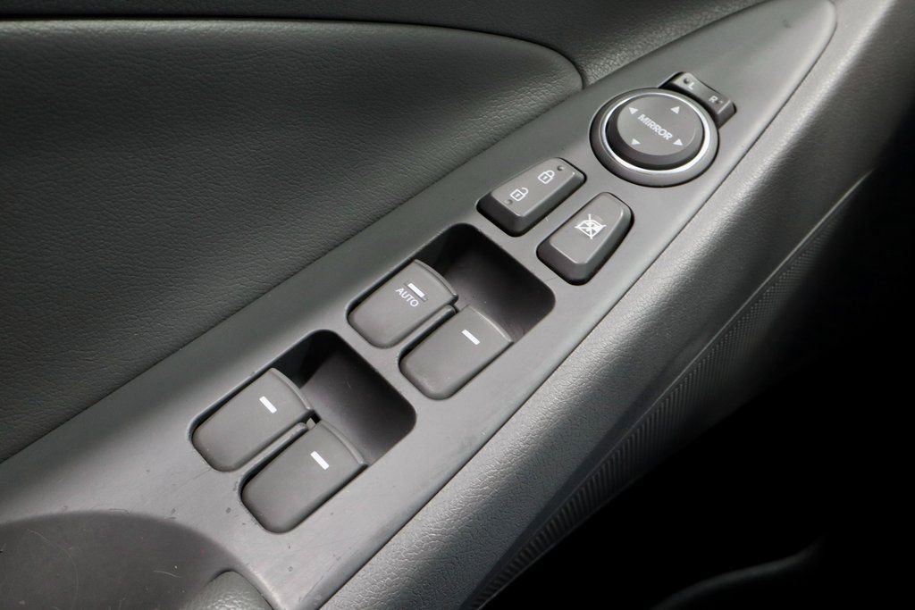 Used 2013 Hyundai Sonata Hybrid image 25