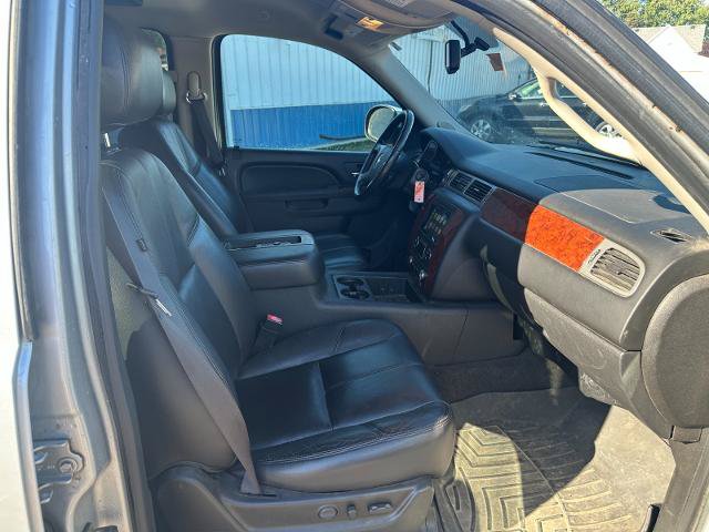 Used 2012 Chevrolet Suburban LT w/ Luxury Package AWD/4WD image 13