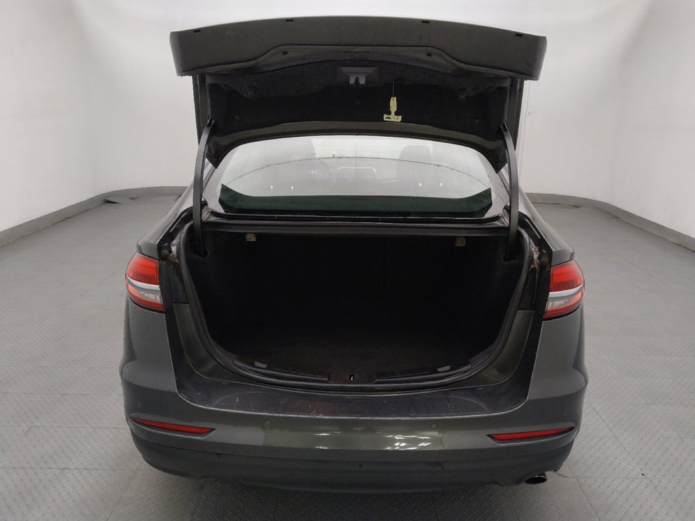 Used 2019 Ford Fusion SE FWD image 29