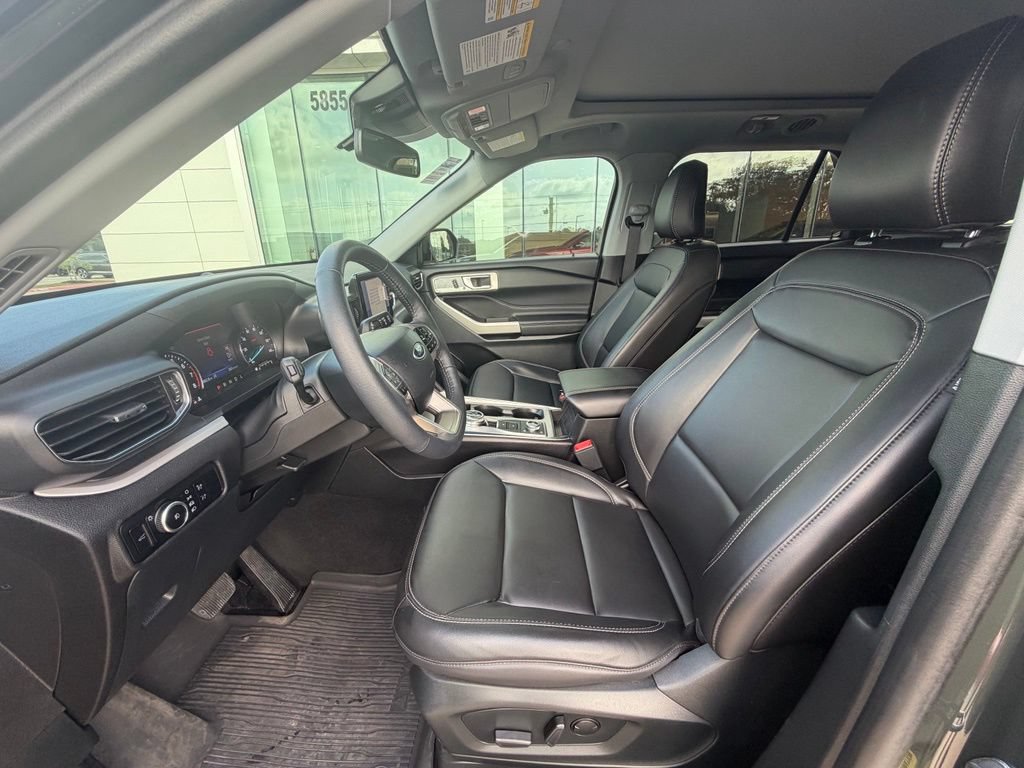 Used 2024 Ford Explorer XLT w/ Equipment Group 202A AWD/4WD image 13