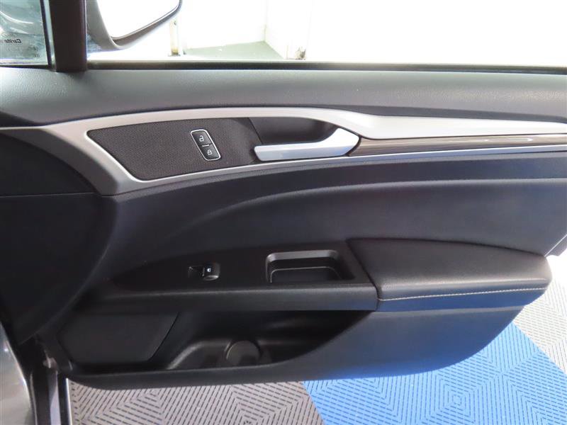 Used 2020 Ford Fusion SEL image 31