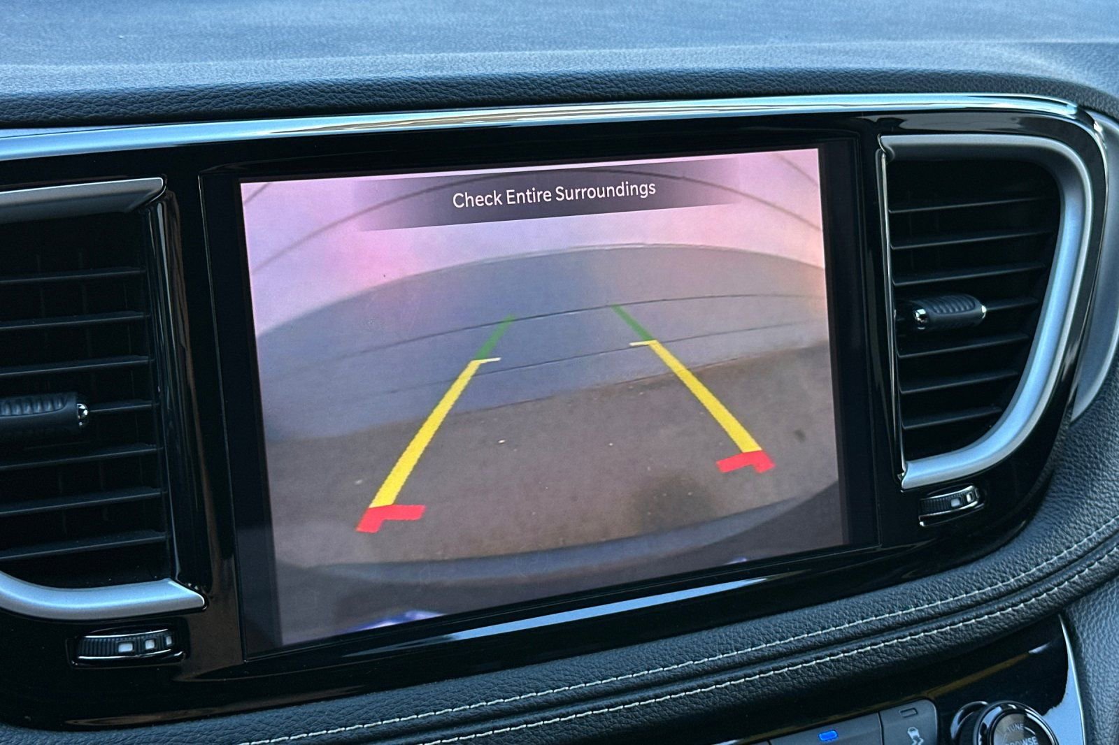 Used 2022 Chrysler Pacifica Touring-L w/ S Appearance Package image 19