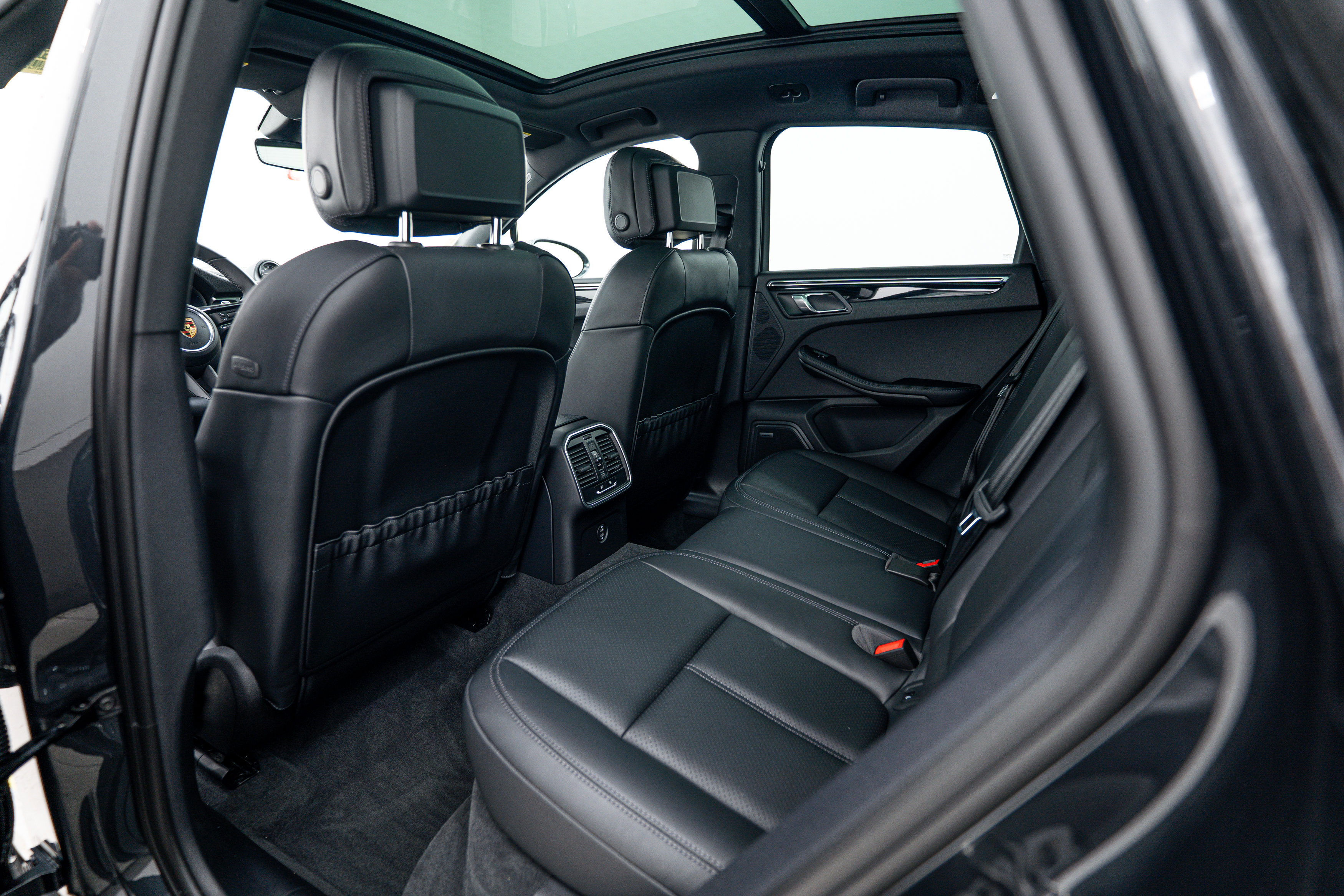 Certified 2026 Porsche Macan AWD/4WD image 19
