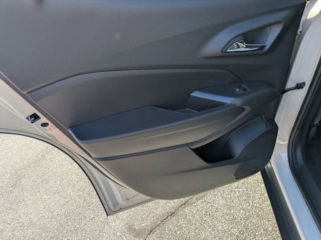 New 2026 Chevrolet Trax ACTIV w/ Sunroof Package FWD image 24