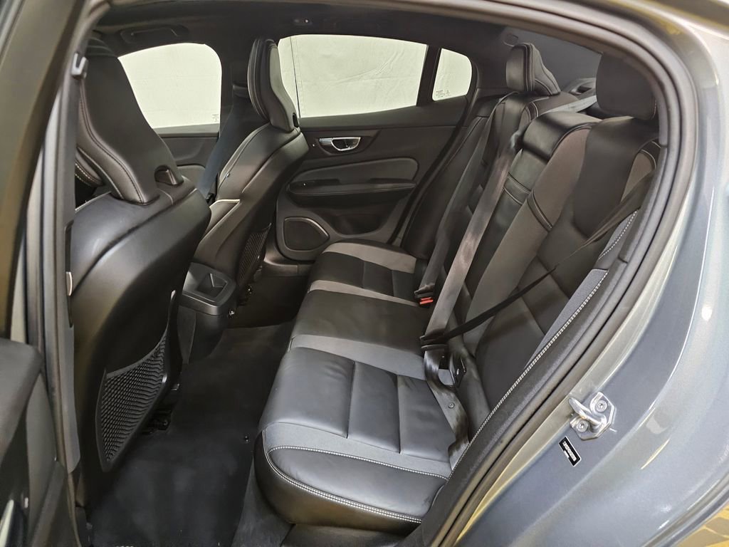 Used 2019 Volvo S60 T5 R-Design image 16