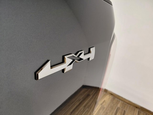 Certified 2020 GMC Canyon SLT w/ Driver Alert Package image 17