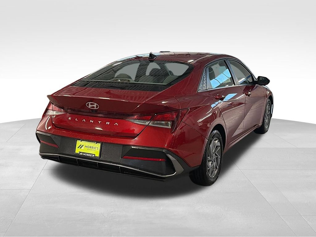 Used 2024 Hyundai Elantra SEL FWD image 5