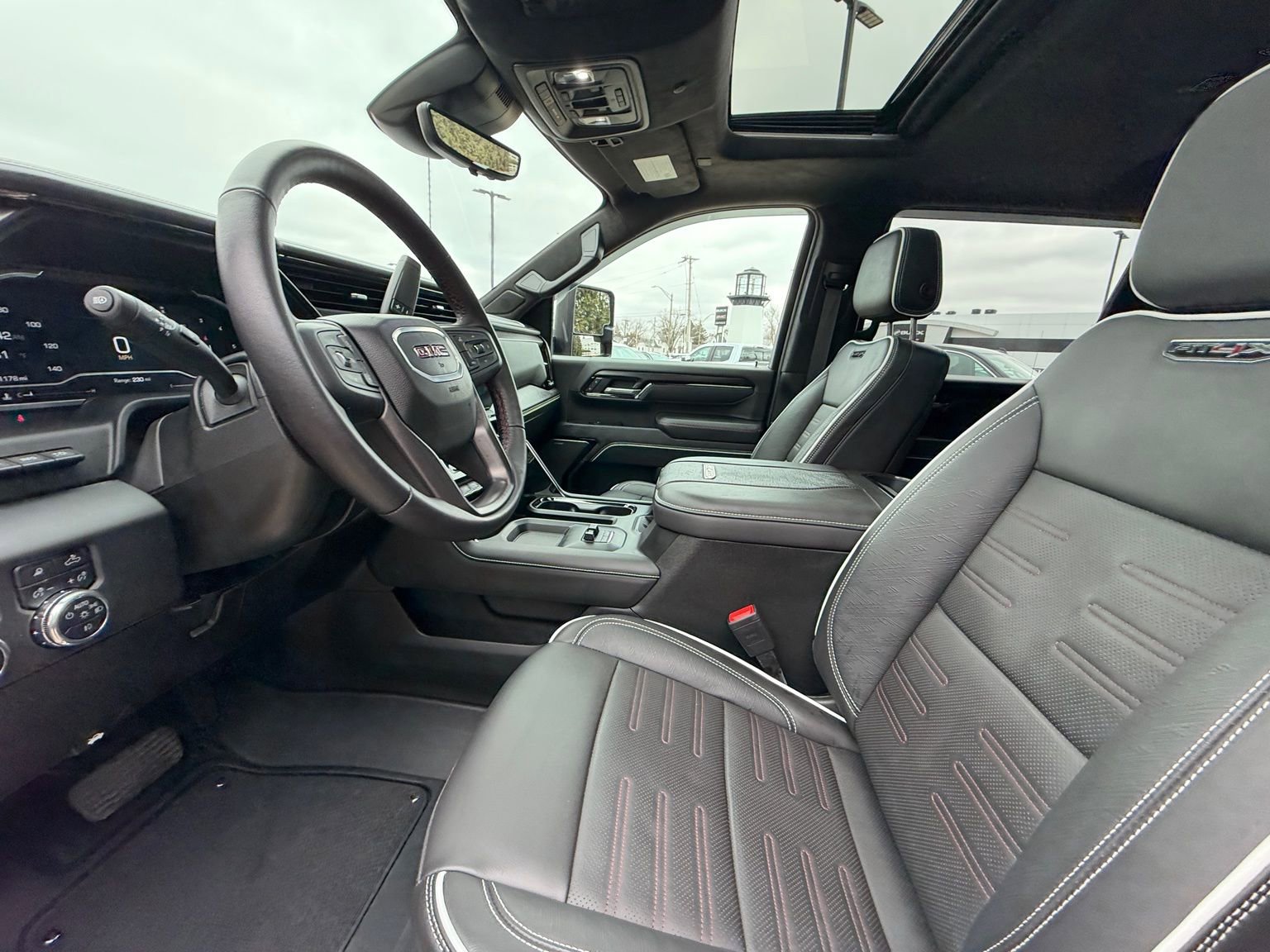 Used 2025 GMC Sierra 2500 AT4X image 4