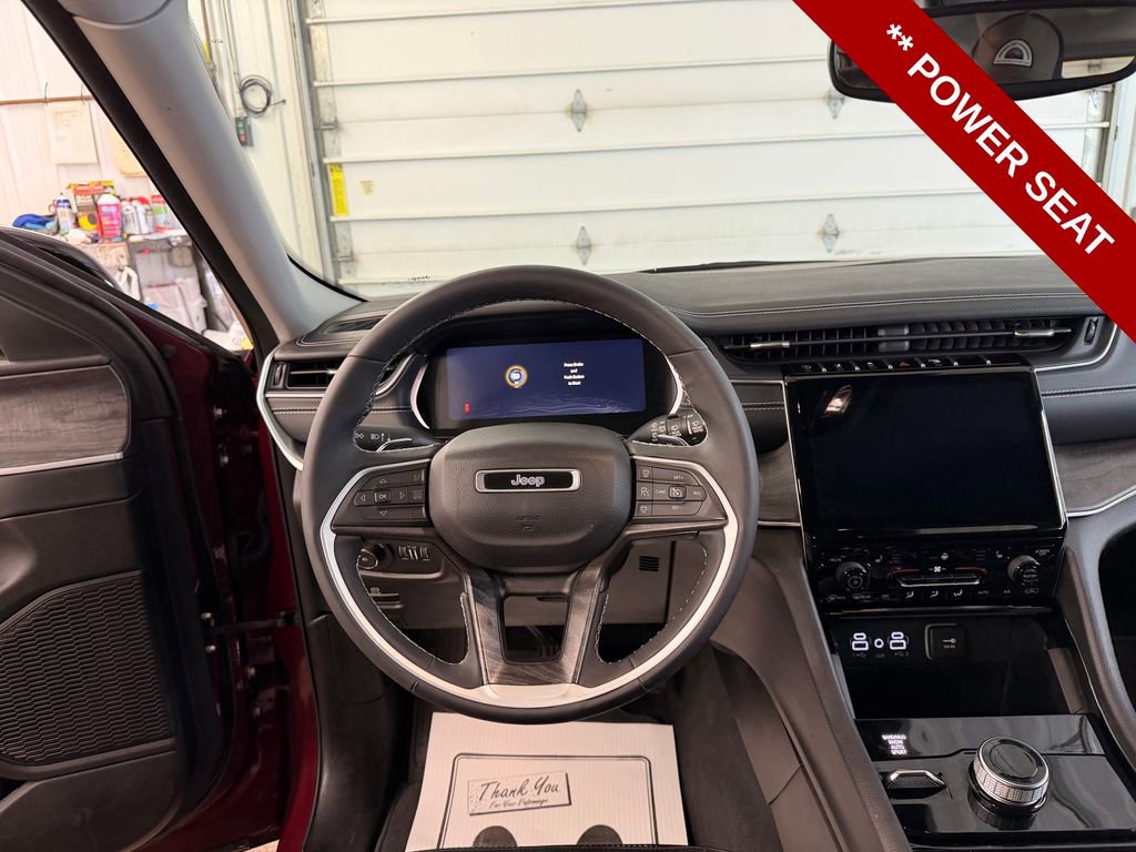 Used 2023 Jeep Grand Cherokee Limited w/ Black Appearance Package image 18