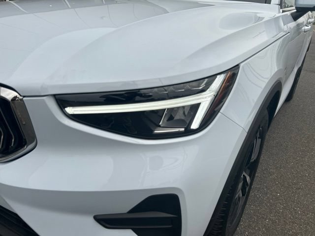 Certified 2025 Volvo XC40 B5 Core AWD/4WD image 8