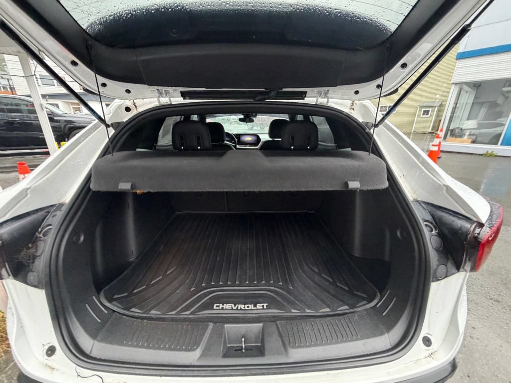 Used 2024 Chevrolet Trax RS w/ Sunroof Package FWD image 11