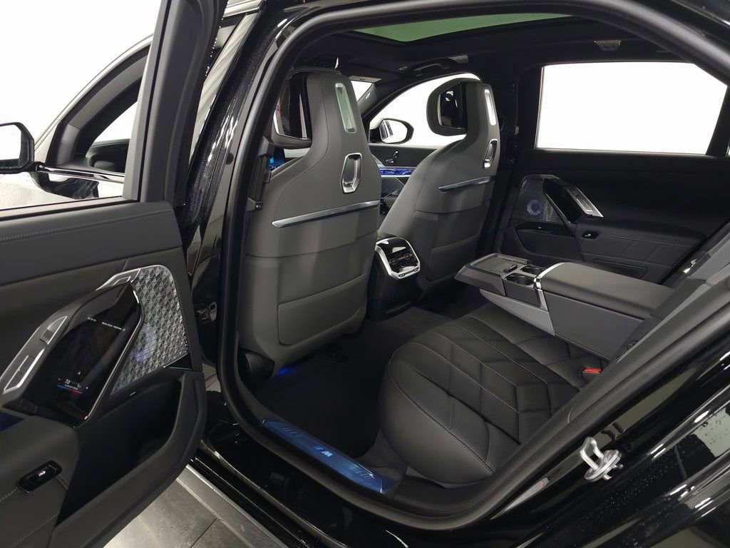 New 2026 BMW 760i xDrive w/ Executive Package image 37
