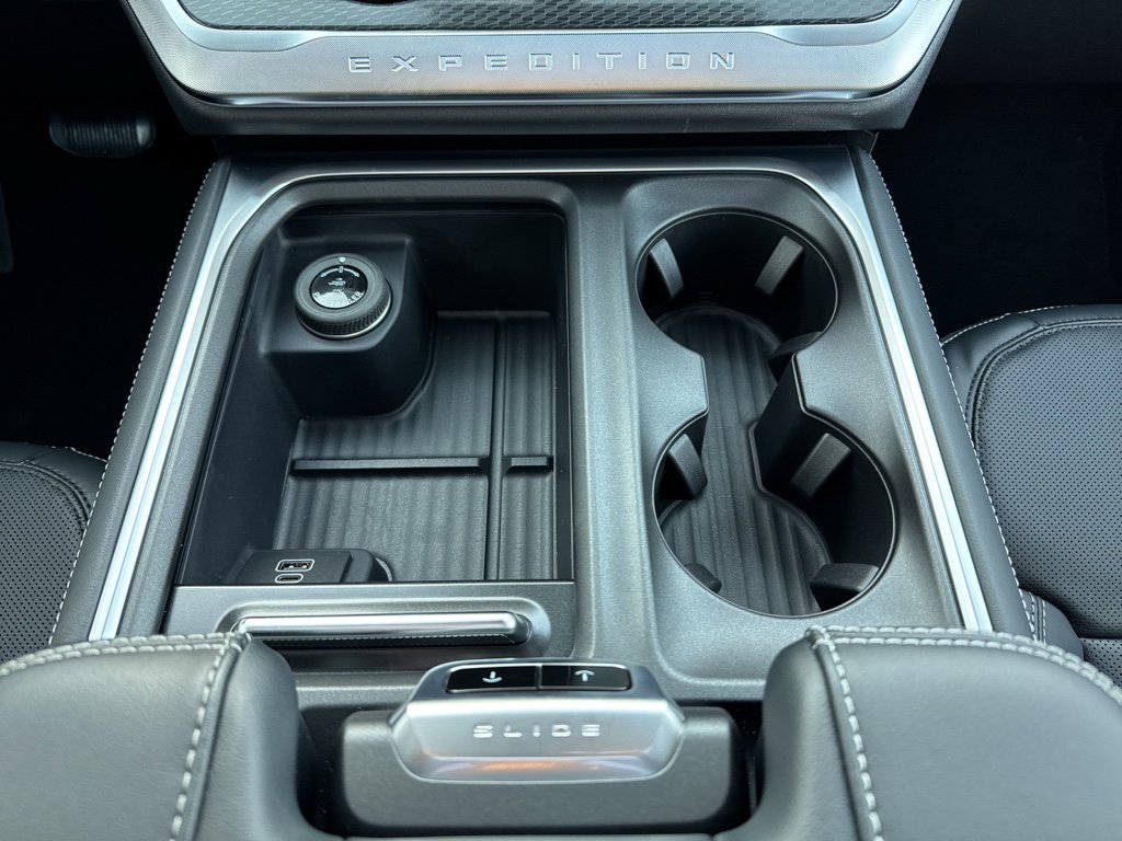 New 2026 Ford Expedition Platinum w/ Stealth Performance Package image 31
