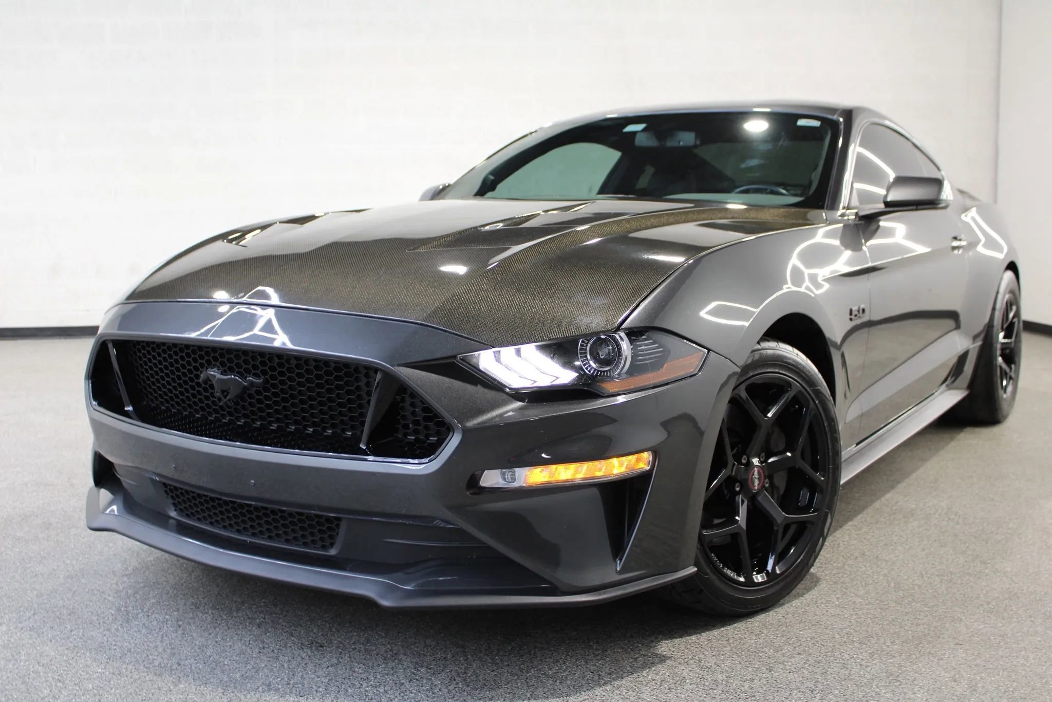 Used 2018 Ford Mustang GT Premium w/ Equipment Group 401A RWD image 3