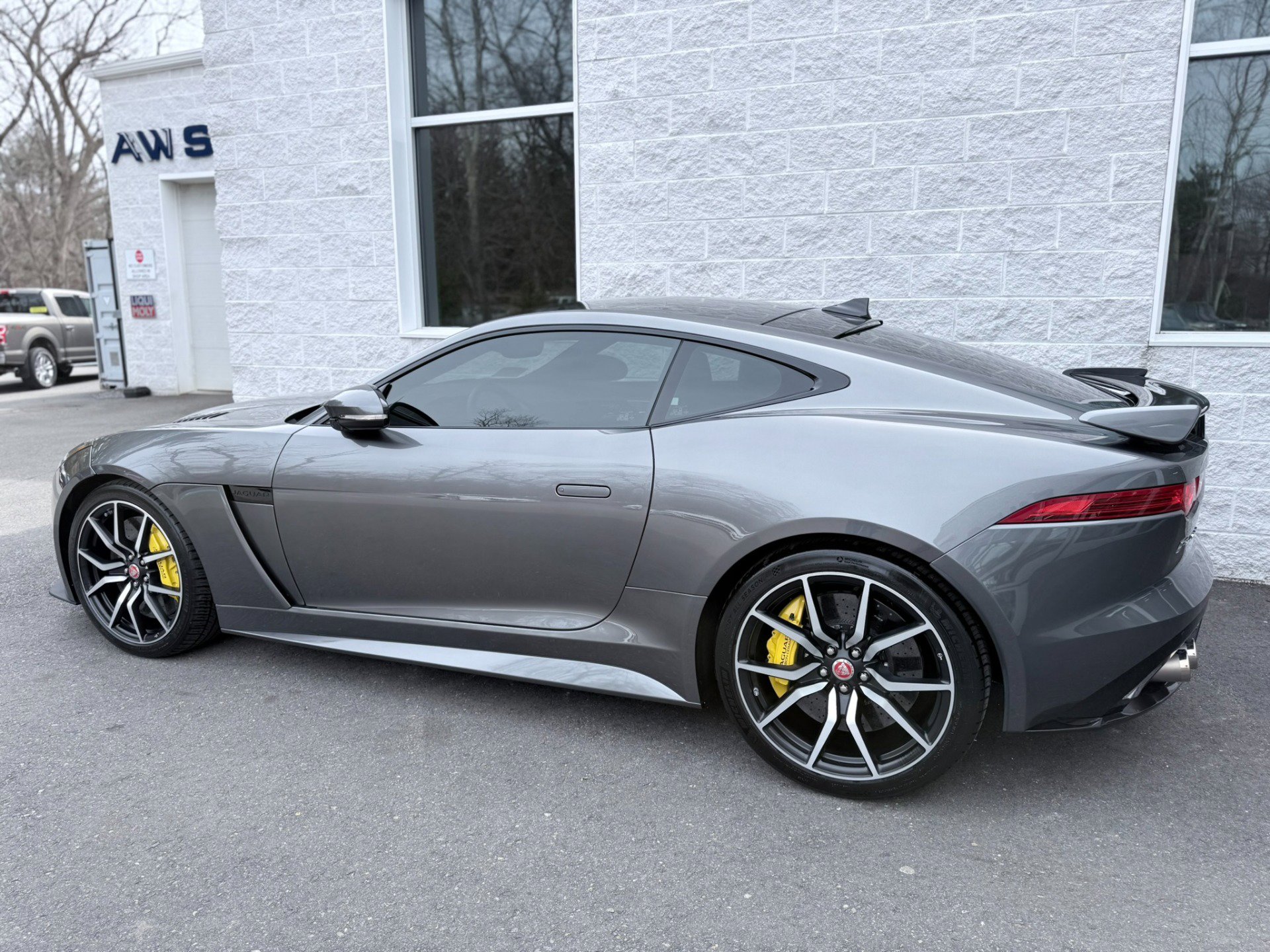 Used 2017 Jaguar F-TYPE SVR image 6