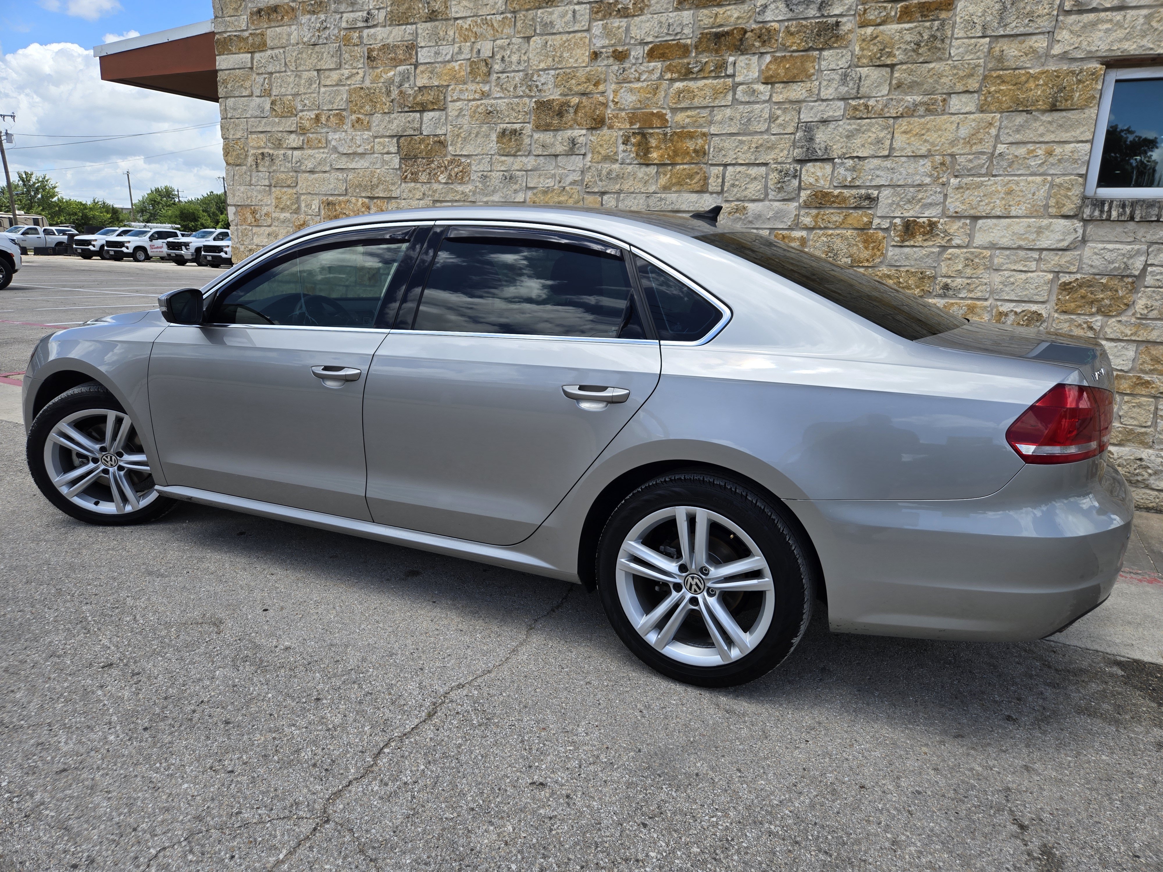 Used 2014 Volkswagen Passat TDI SE FWD image 3