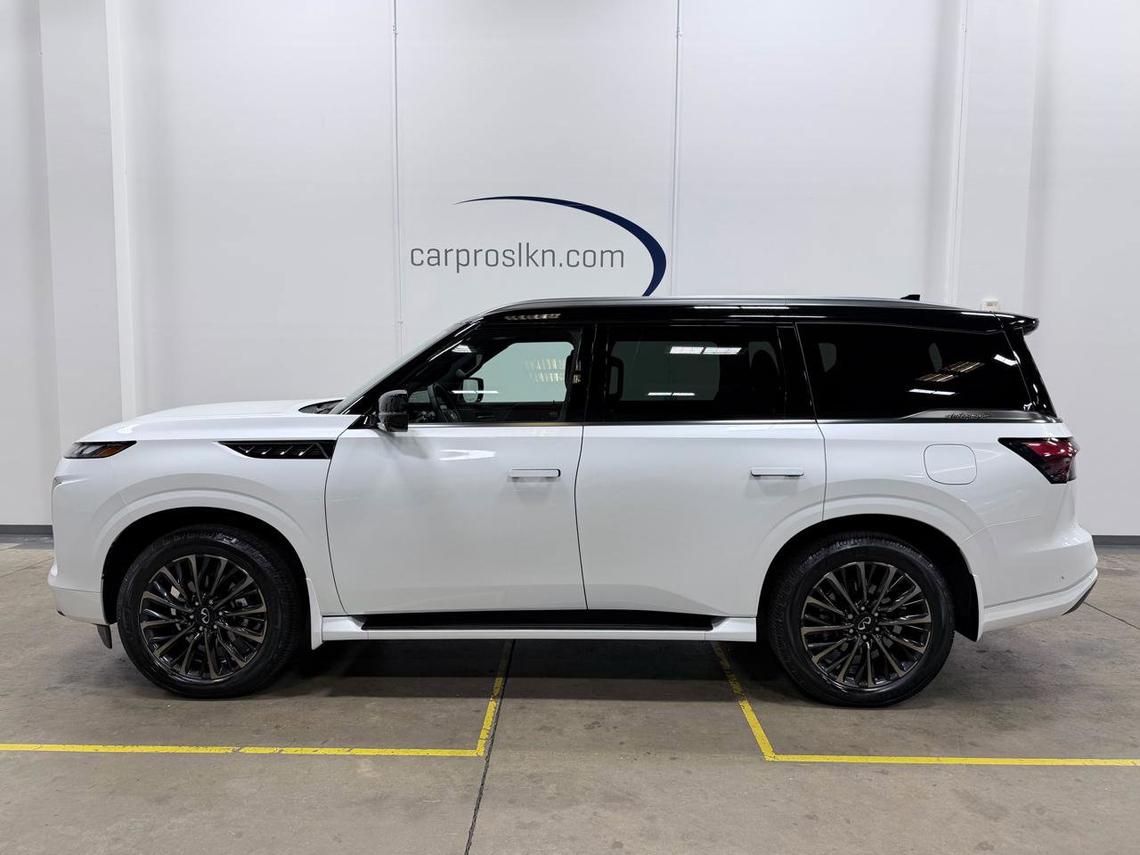 Used 2025 INFINITI QX80 Autograph w/ Premium Cargo Package AWD/4WD image 4