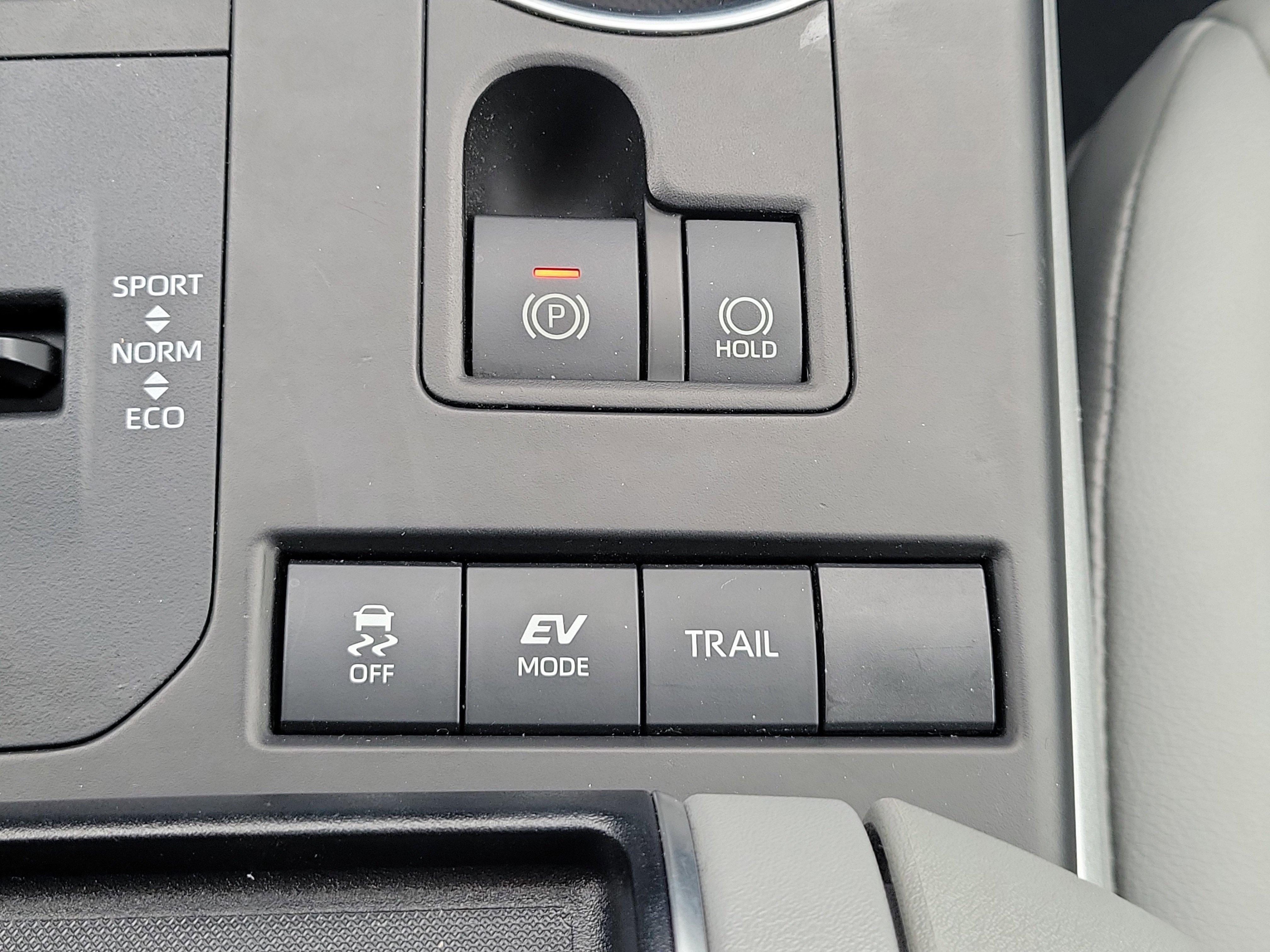 Used 2020 Toyota Highlander XLE image 29