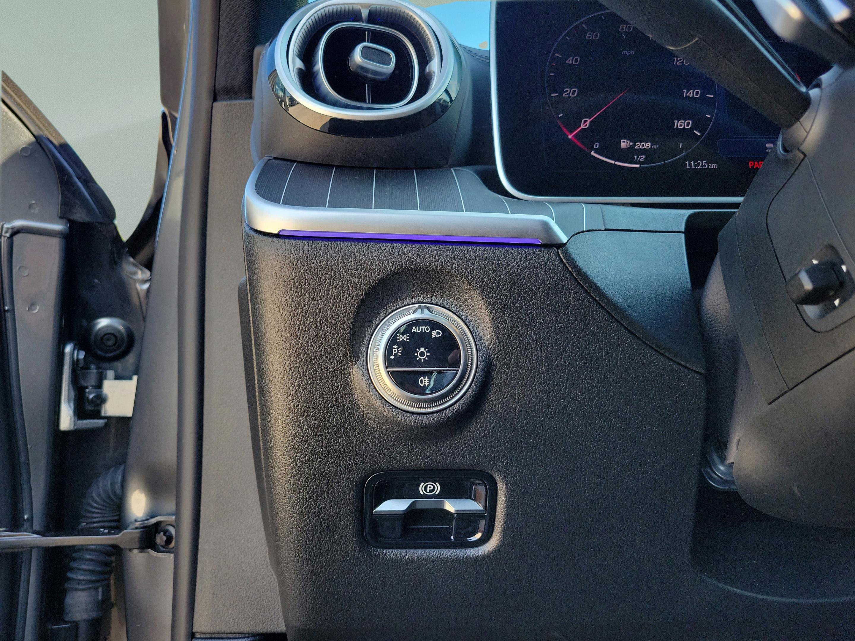 Used 2025 Mercedes-Benz C 300 Sedan image 15