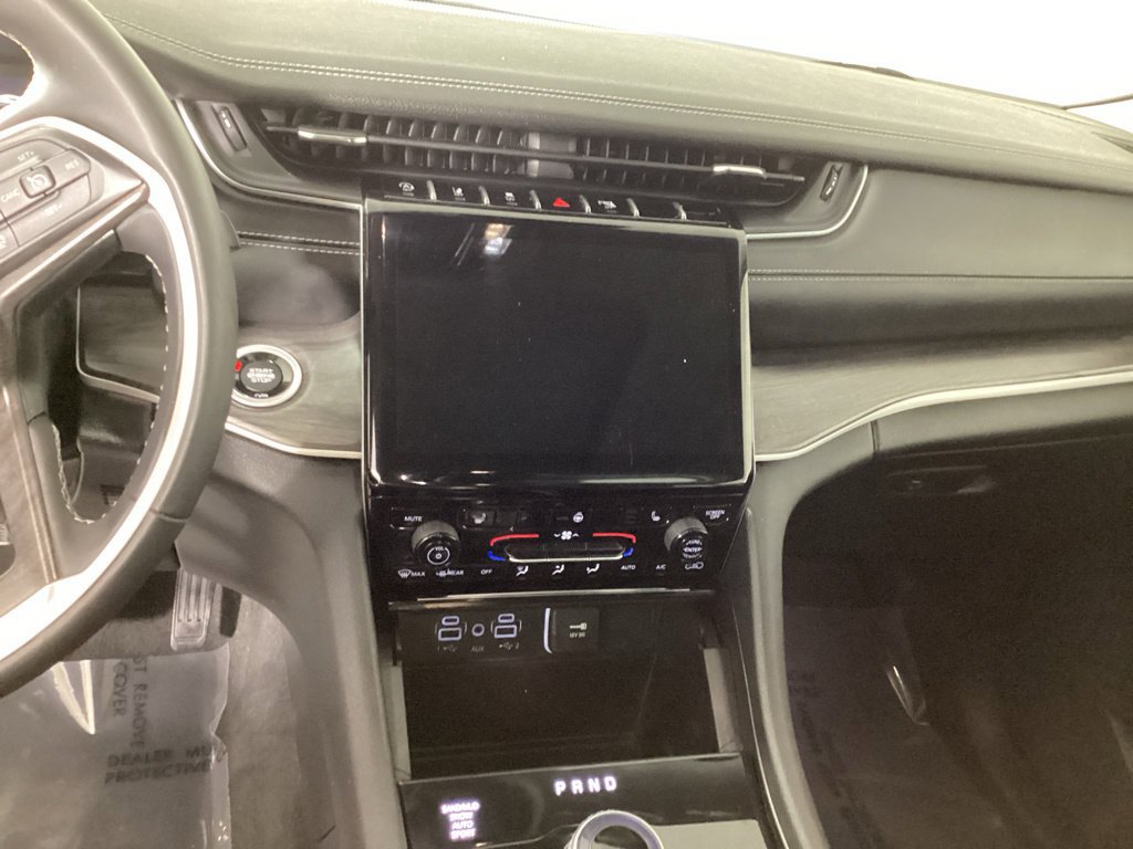 Used 2024 Jeep Grand Cherokee L Limited w/ Black Appearance Package AWD/4WD image 15