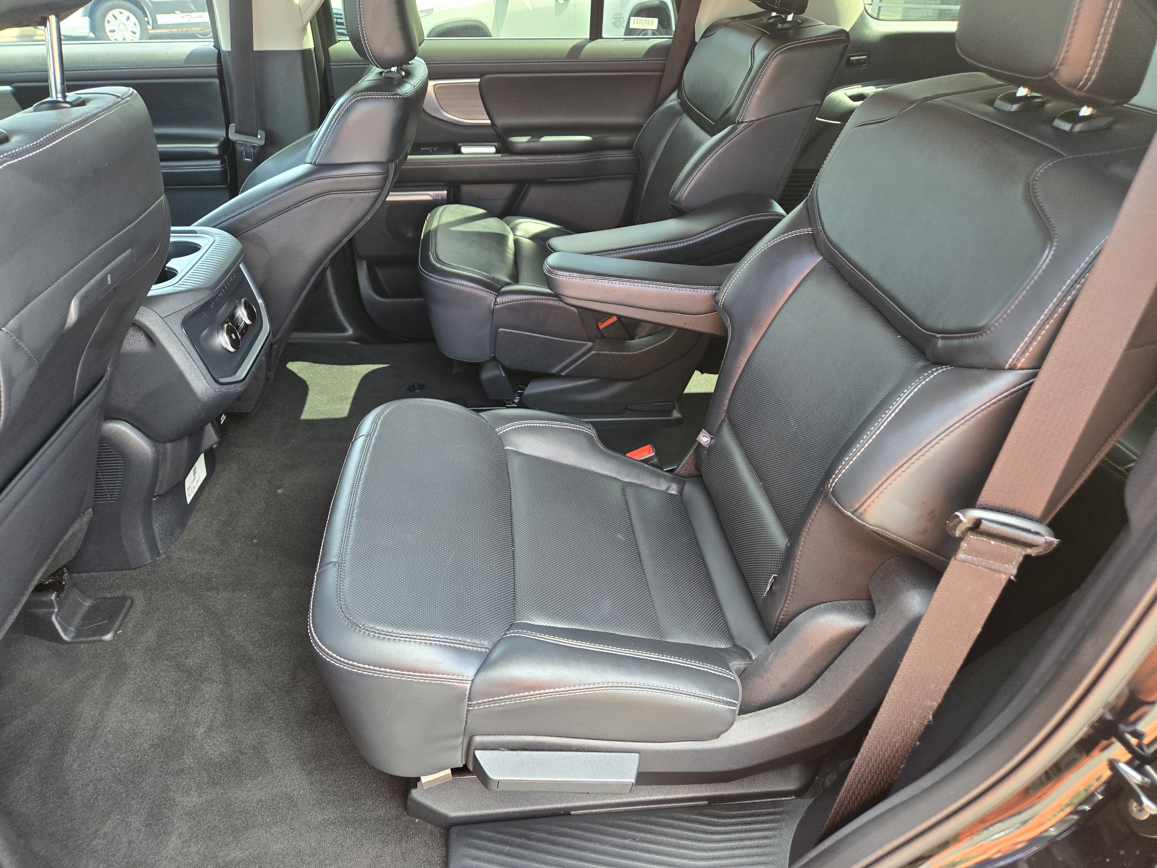 Certified 2025 Ford Expedition Platinum AWD/4WD image 19