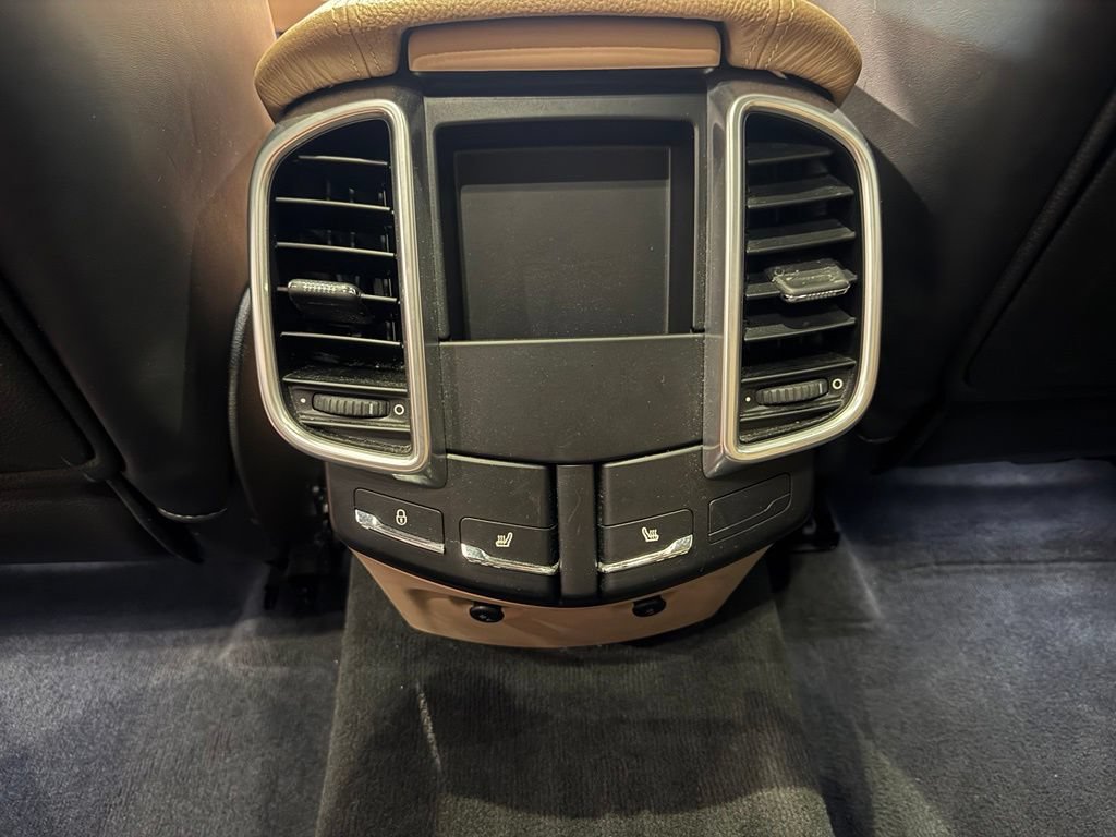 Used 2015 Porsche Cayenne Diesel AWD/4WD image 27