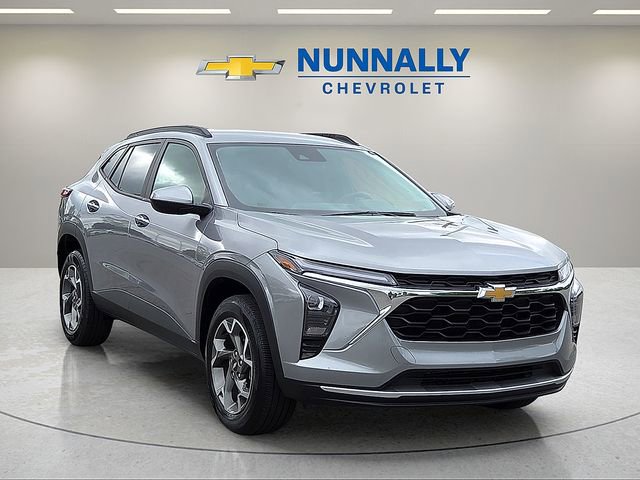 Used 2025 Chevrolet Trax LT FWD image 7